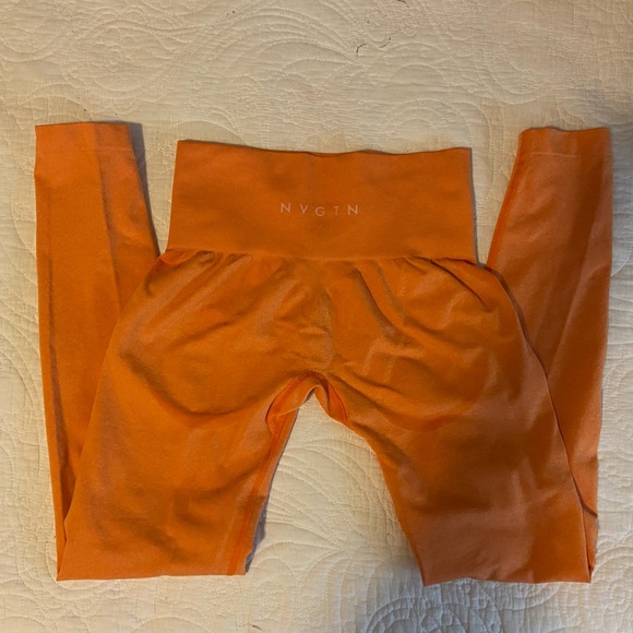 Sunset Orange Contour Seamless NVGTN Leggings - Picture 4 of 6